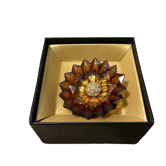 New in Box Signed Monet Topaz & Gold Tone Flower Statement Pin Brooch Rhinestone - Picture 3 of 4